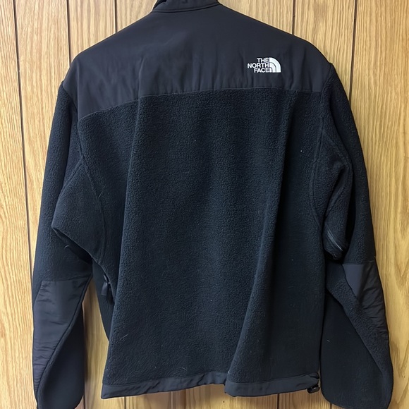 Women’s North Face - Picture 3 of 3